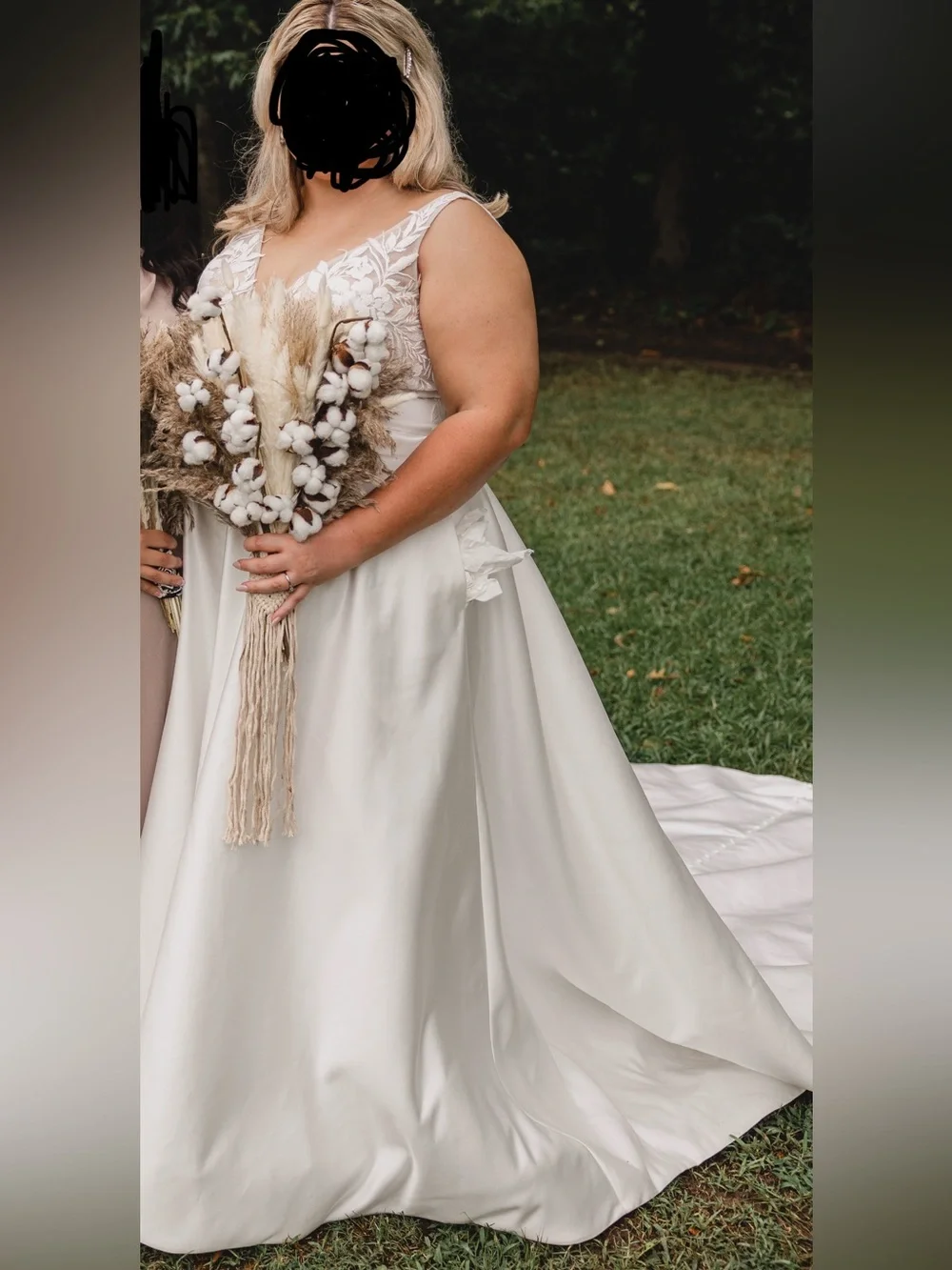 N/A elegant ivory